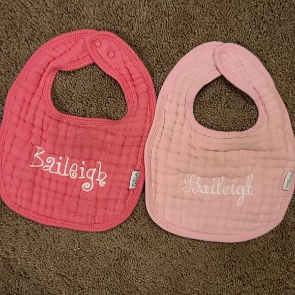 Green Sprouts Baileigh Monogrammed Pink Bibs - Picture 1 of 5